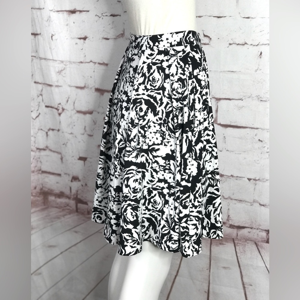 ADRIENNE VITTADINI XS Floral Black & White Box Pleat A-Line Swing Skater Skirt - Picture 4 of 13